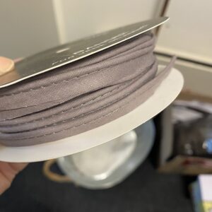 Fast bomuld piping/tittekant - grå fv. 19