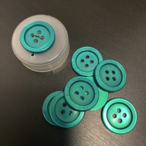 Pose 8 stk knapper - plastik skinnende grøn 17 mm