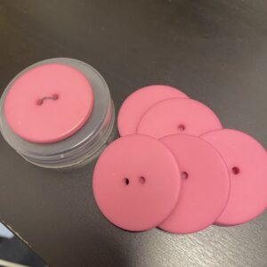 Pose 8 stk knapper - plastik lyserød 35 mm