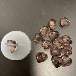 Pose 8 stk knapper - plastik klar lilla/blomme hjerte 14 mm